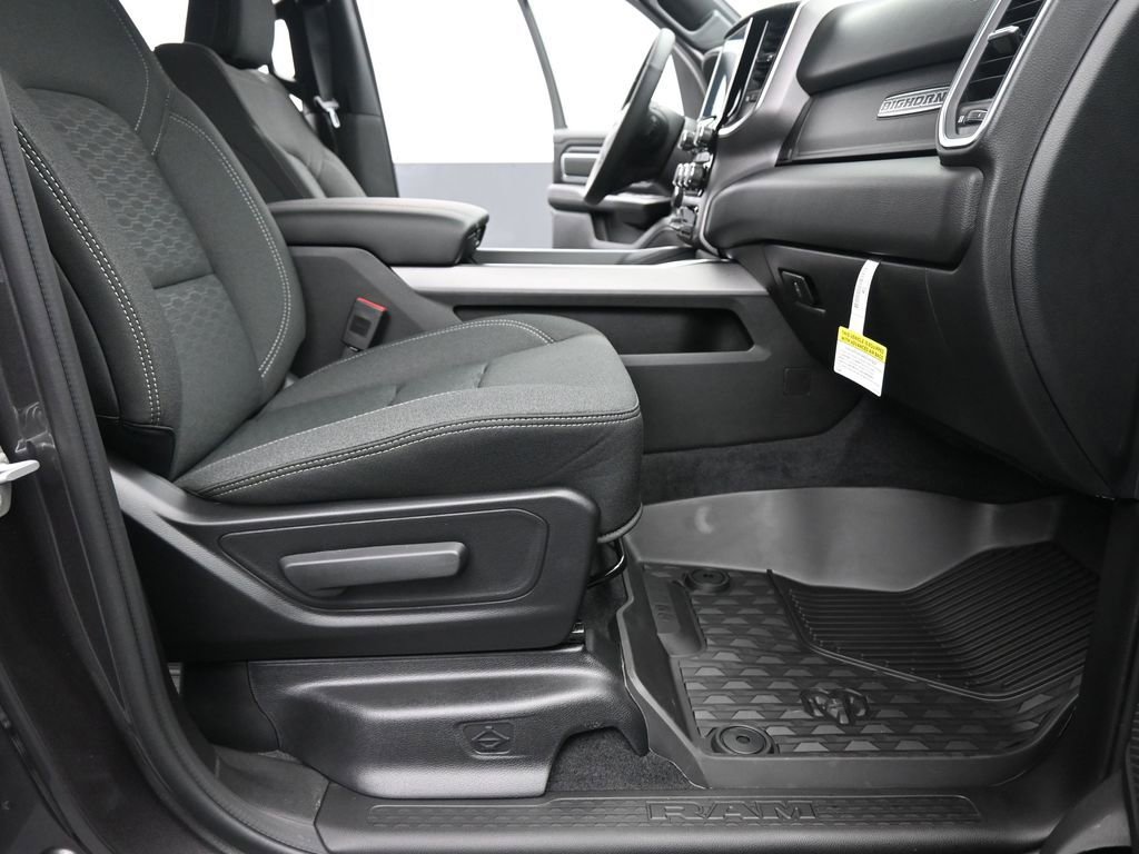 New 2026 RAM 1500 4x4 Crew Cab image 21