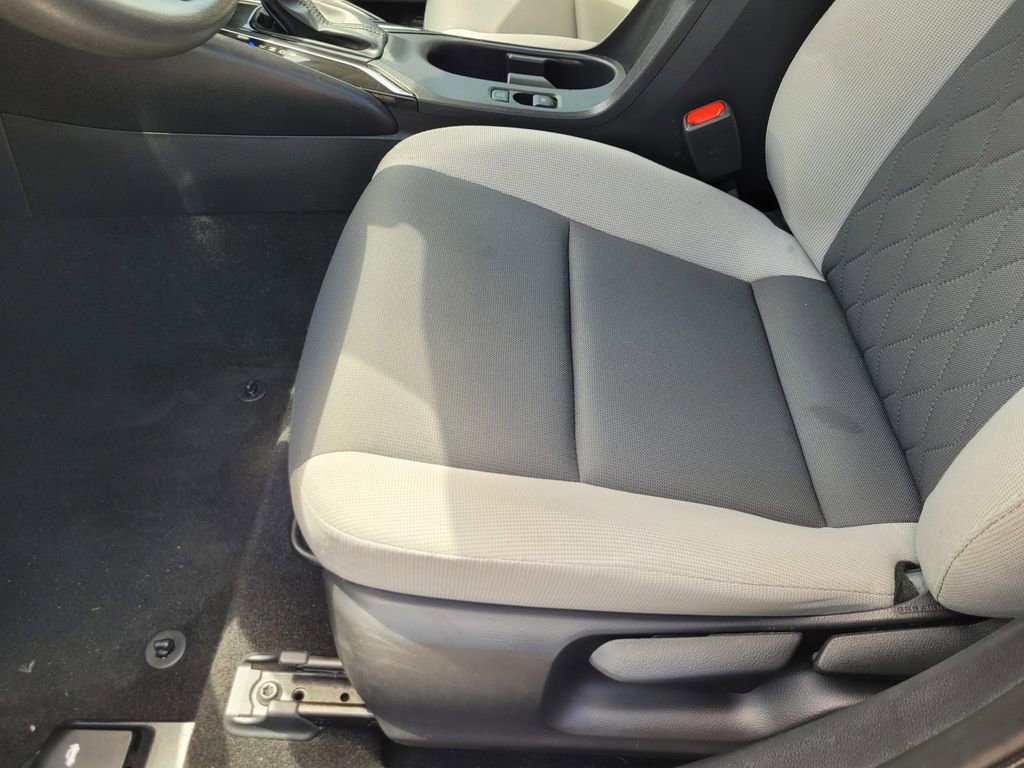 Used 2023 Toyota Corolla LE w/ Carpet Mat Package (TMS) FWD image 17