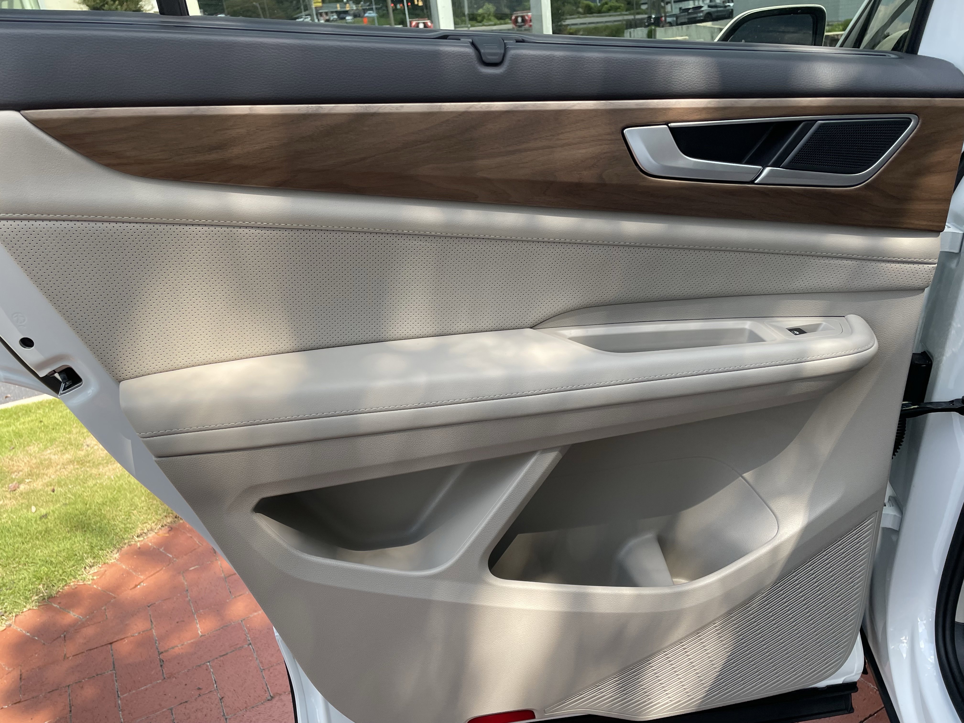 New 2026 Volkswagen Atlas SE image 11