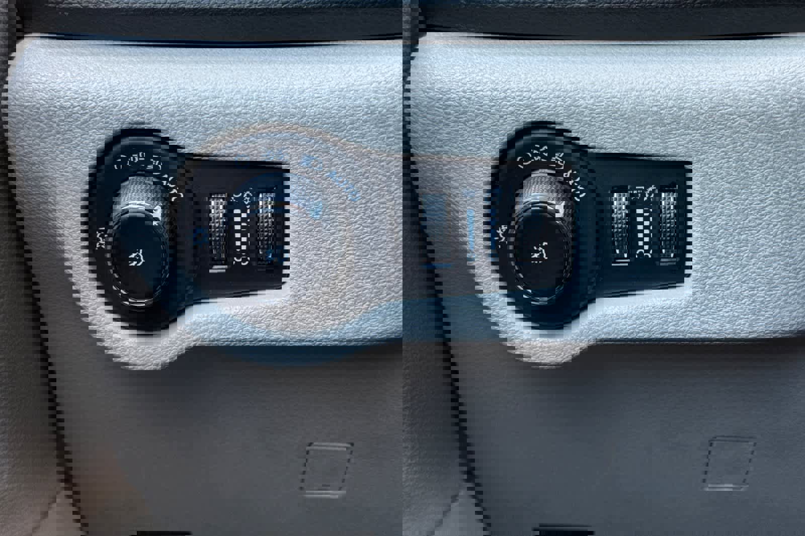 Used 2023 Chrysler Pacifica Touring-L image 31