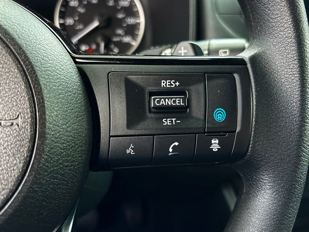 Used 2023 Nissan Rogue SV image 17