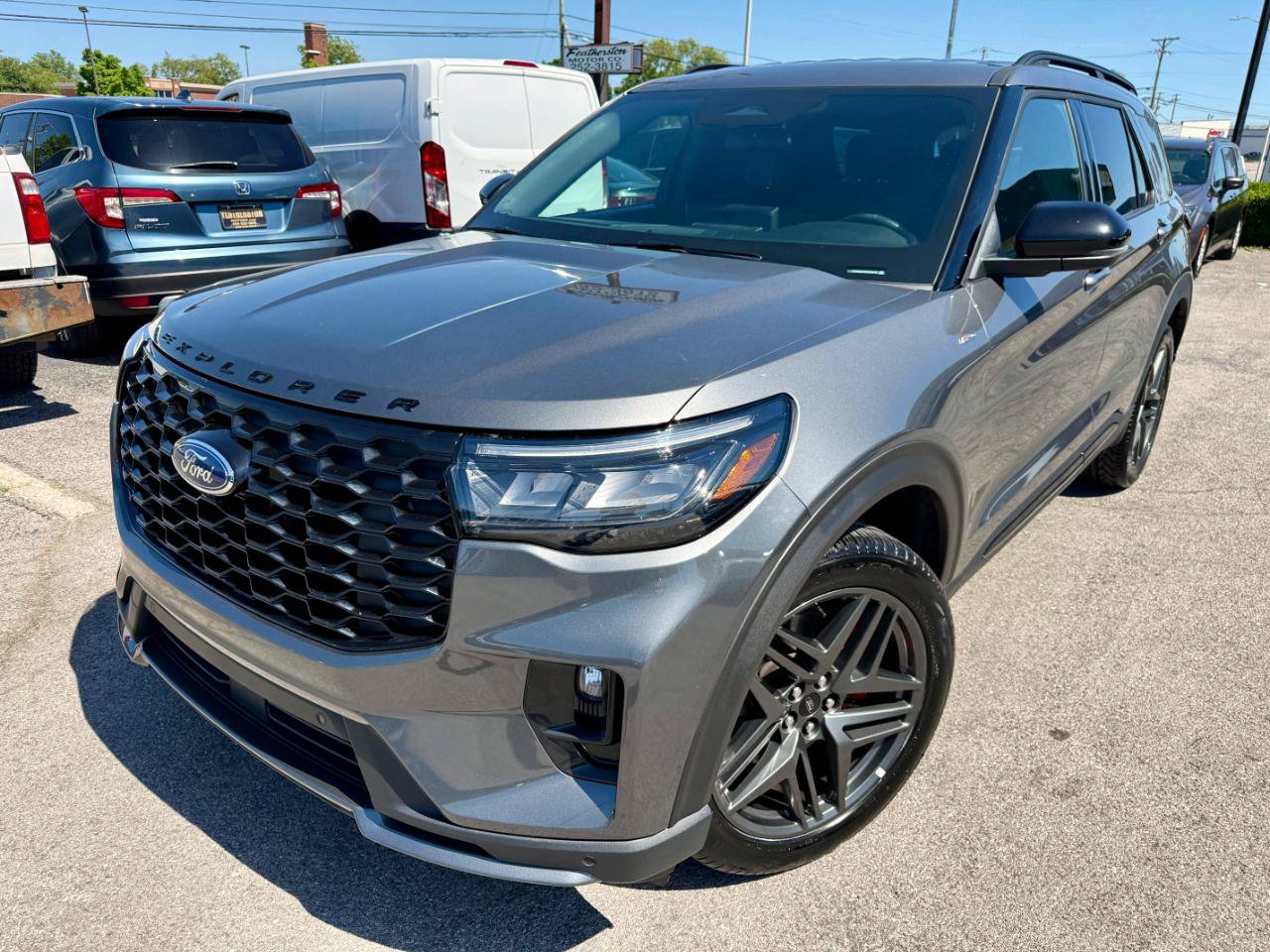 Used 2025 Ford Explorer ST-Line w/ ST-Line Street Pack AWD/4WD image 2