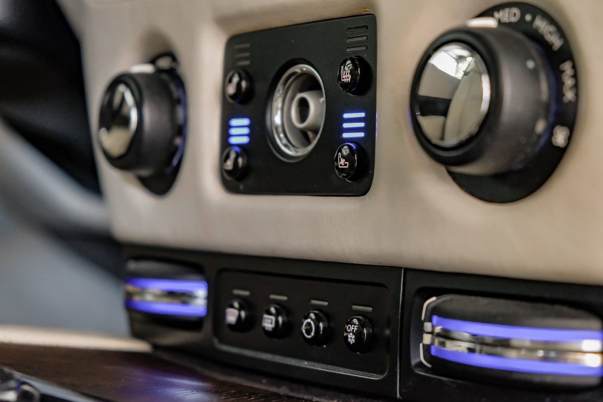 Used 2016 Rolls-Royce Wraith image 24