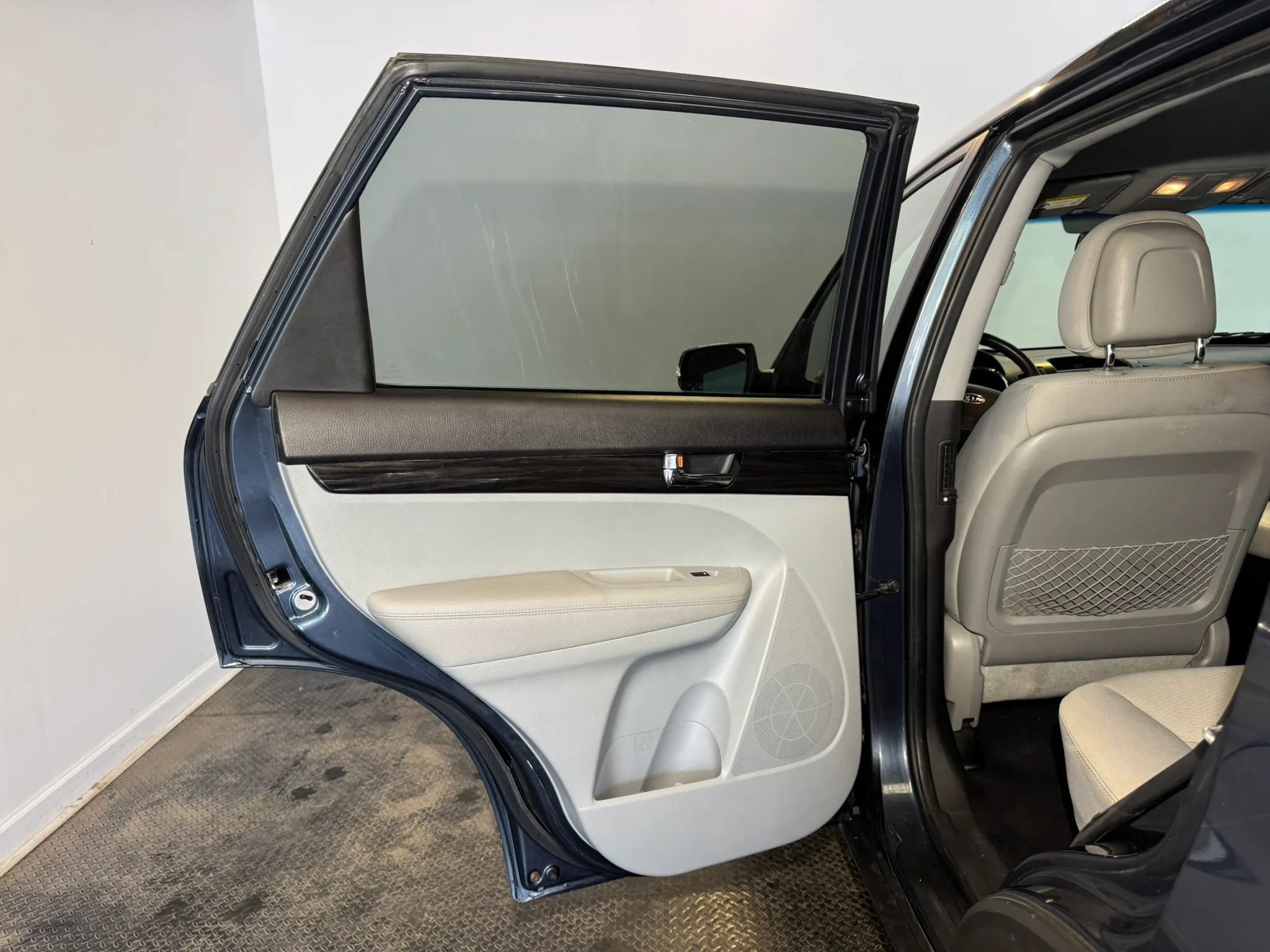 Used 2011 Kia Sorento 2WD image 23