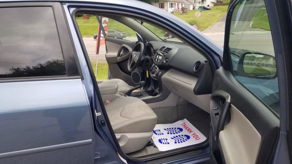 Used 2011 Toyota RAV4 4WD image 9