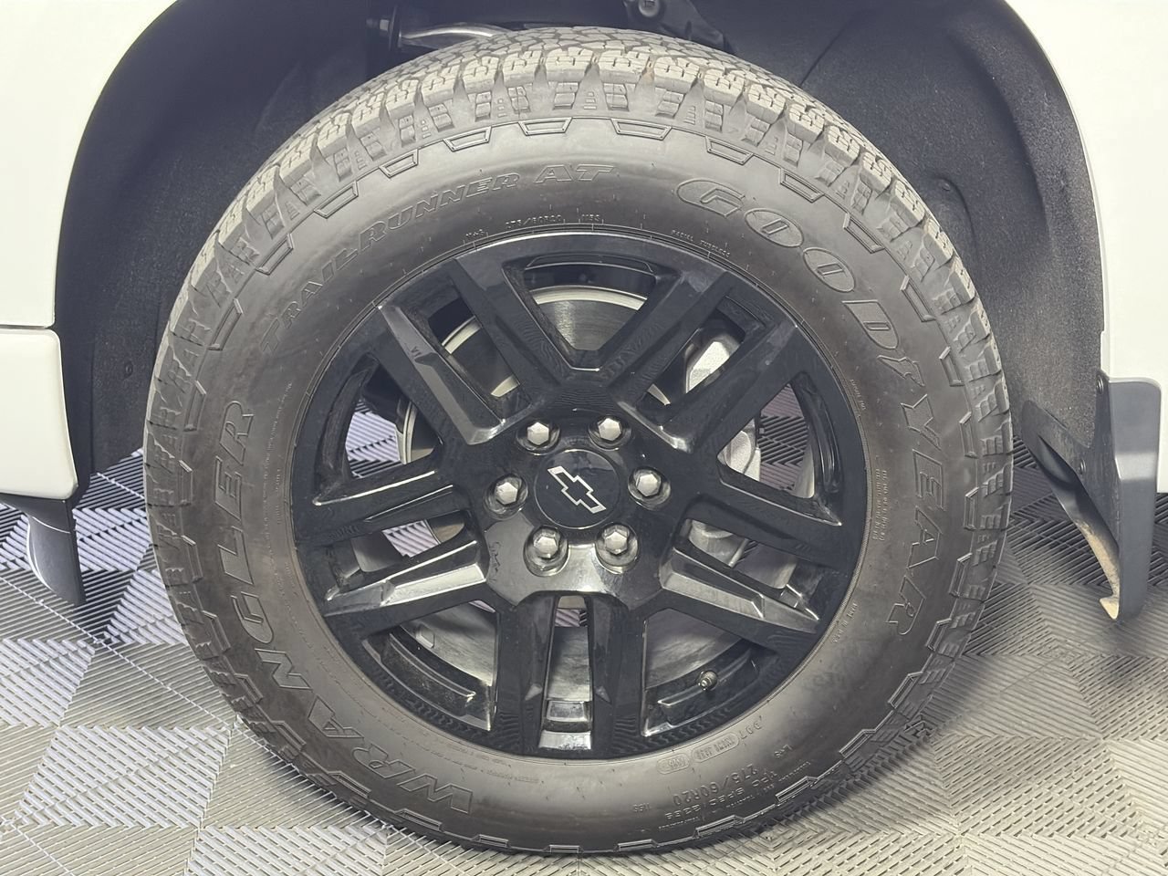 Used 2025 Chevrolet Silverado 1500 RST w/ Dark Appearance Package AWD/4WD image 10