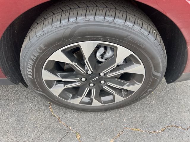 Certified 2024 Kia Carnival EX image 6