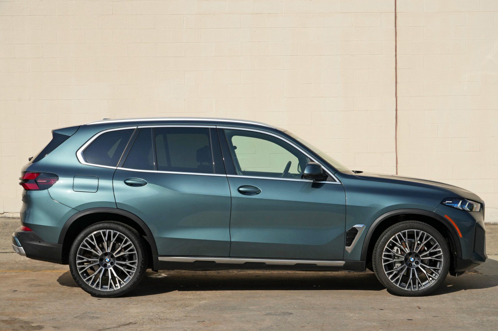 Used 2025 BMW X5 sDrive40i w/ Climate Comfort Package RWD image 61
