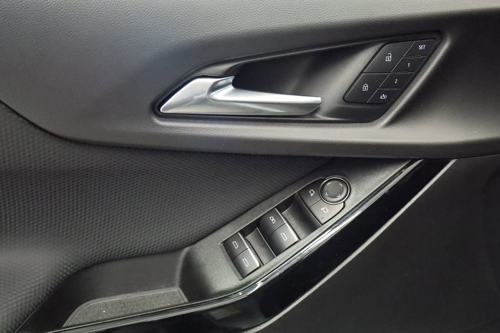 Used 2025 Chevrolet Equinox RS w/ Convenience Package III image 33