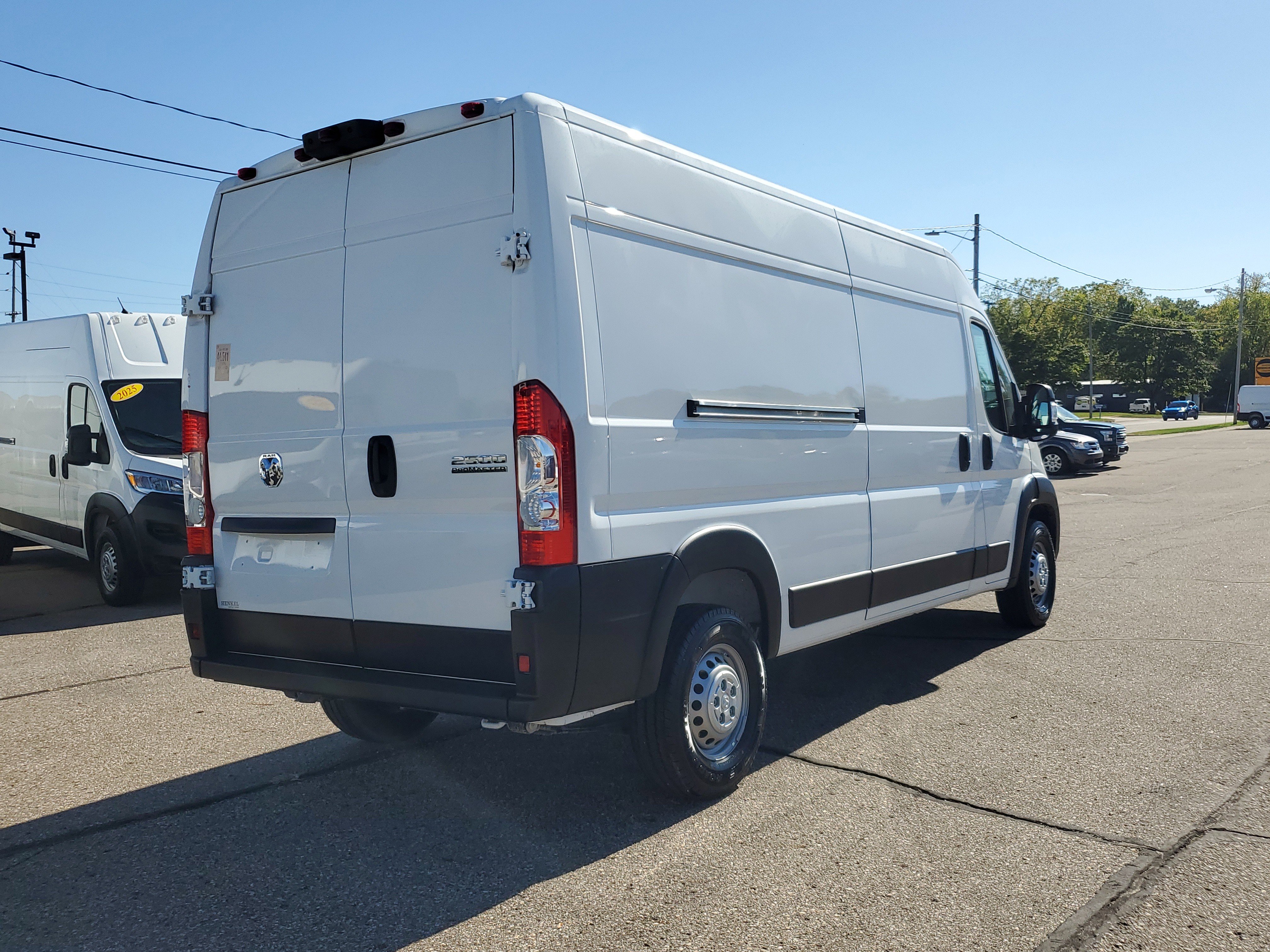 Used 2025 RAM ProMaster 2500 w/ Convenience Group image 4