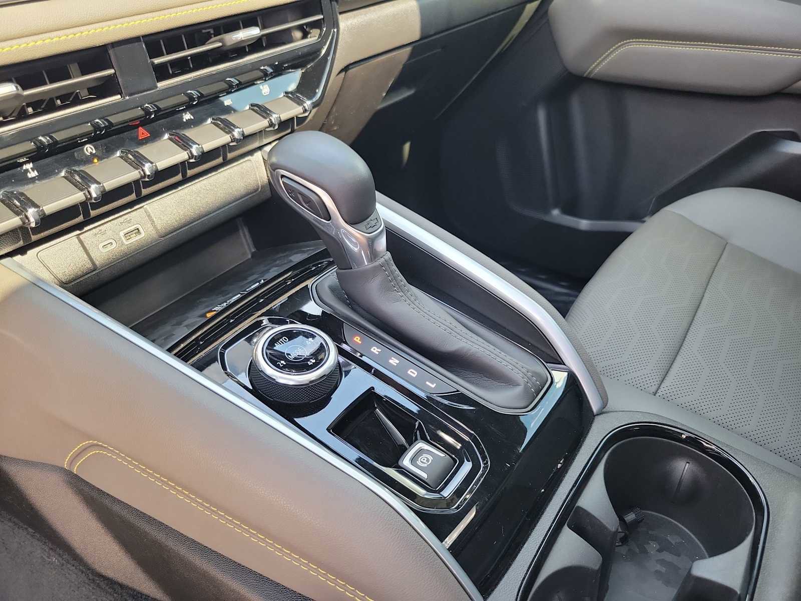 Used 2023 Chevrolet Colorado ZR2 w/ ZR2 Convenience Package III image 17