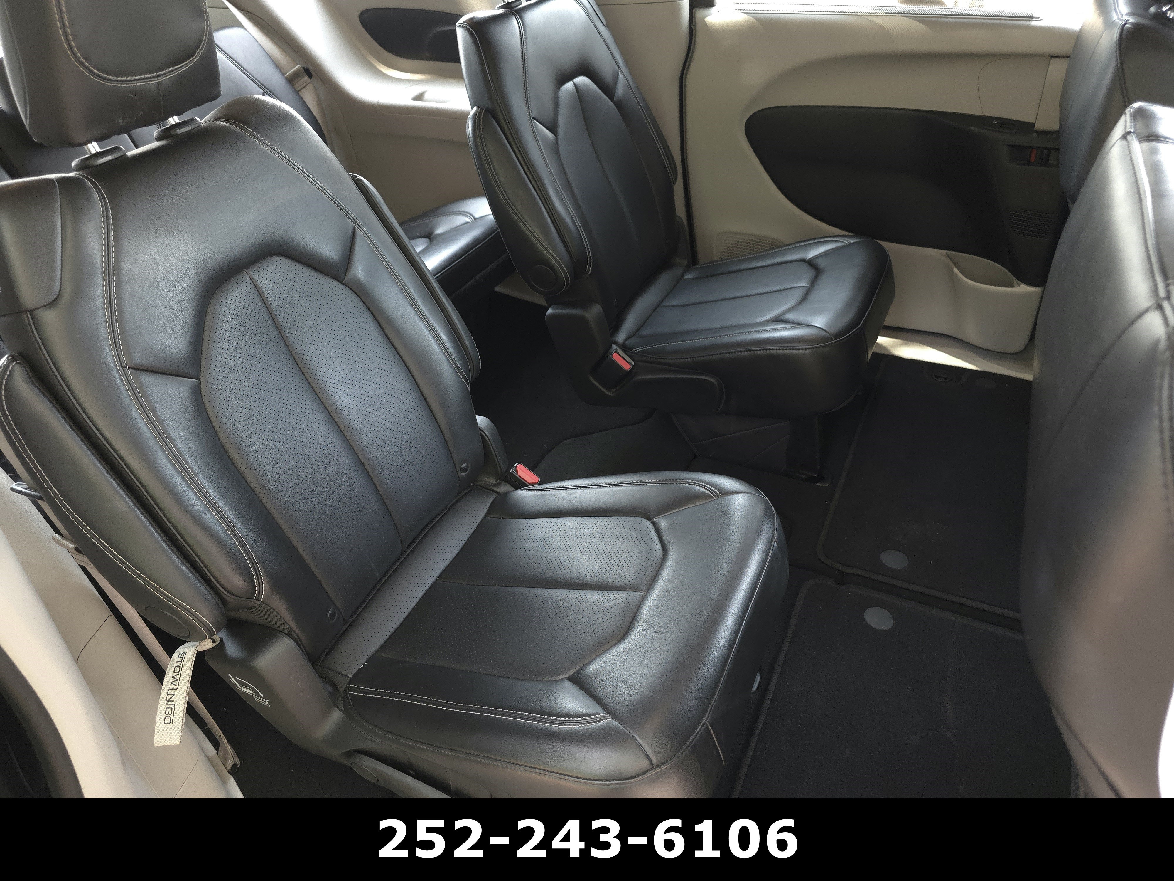 Used 2024 Chrysler Pacifica Touring-L FWD image 38