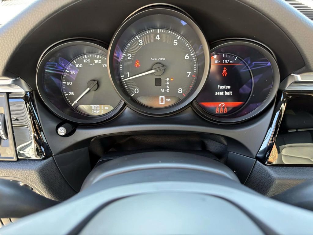 Certified 2025 Porsche Macan image 30