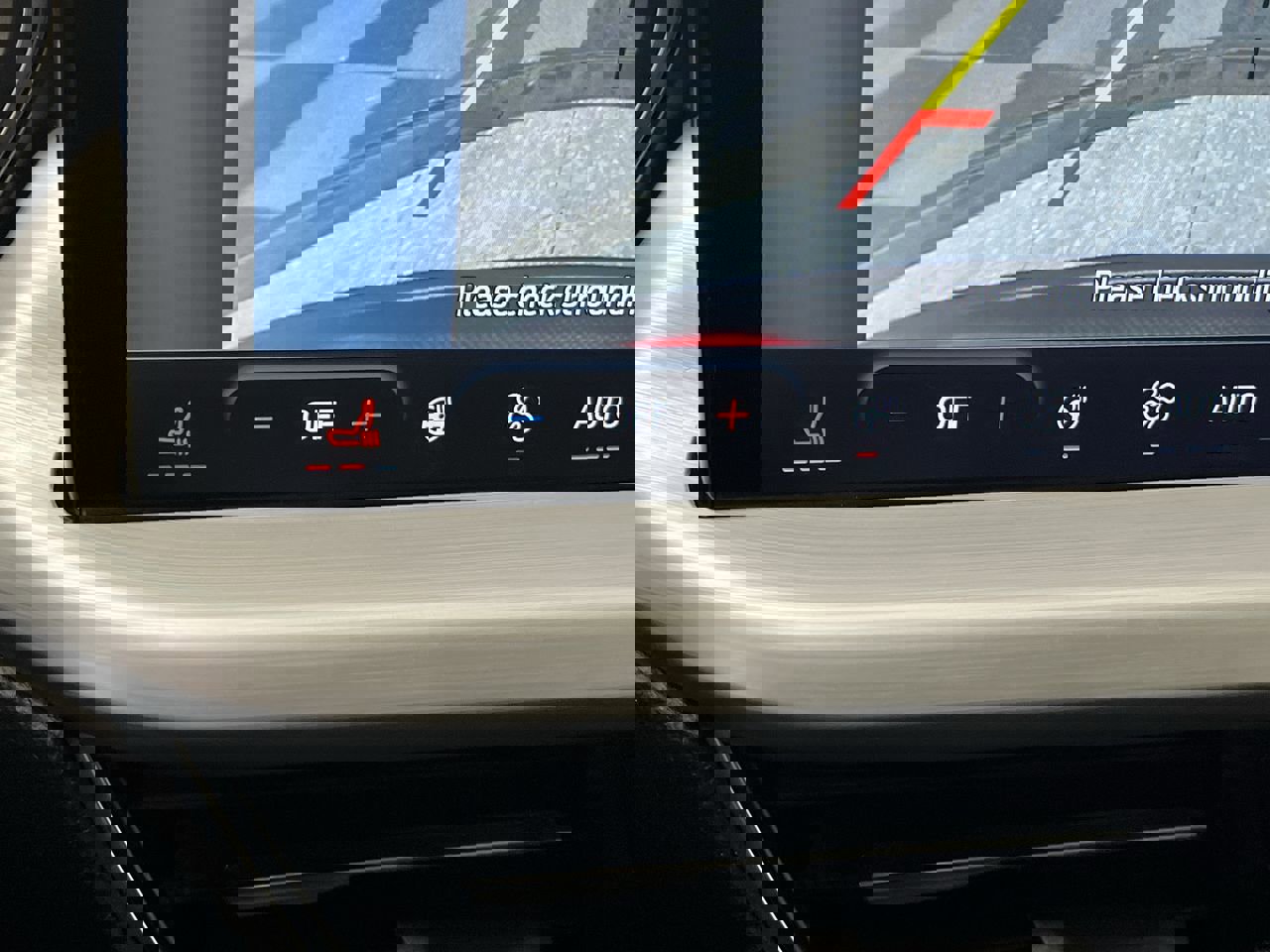 Certified 2024 Ford Escape Platinum w/ Premium Technology Package image 24