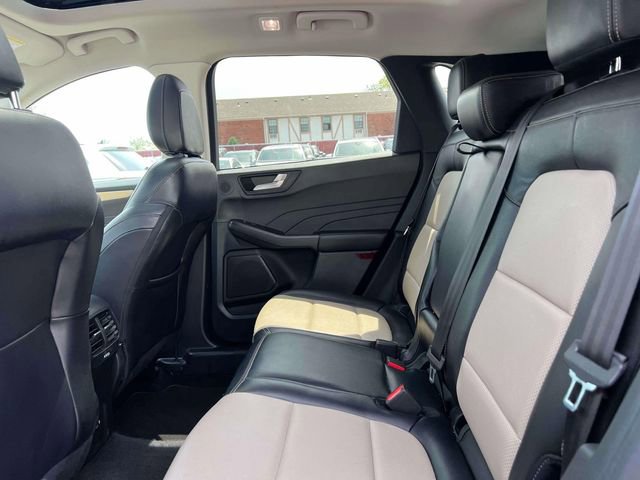 Used 2022 Ford Escape Titanium w/ Titanium Elite Package AWD/4WD image 17