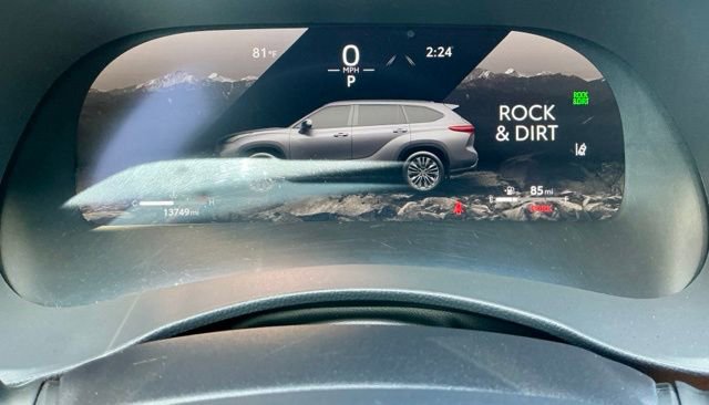 Used 2025 Toyota Highlander Platinum image 27