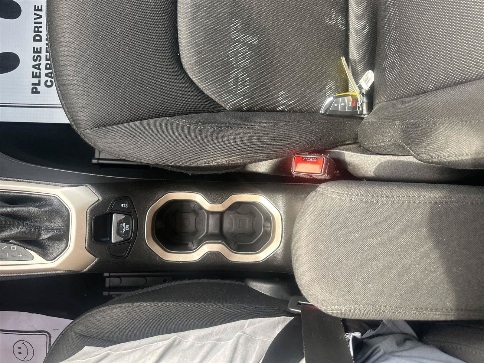Used 2017 Jeep Renegade Latitude w/ Cold Weather Group FWD image 29