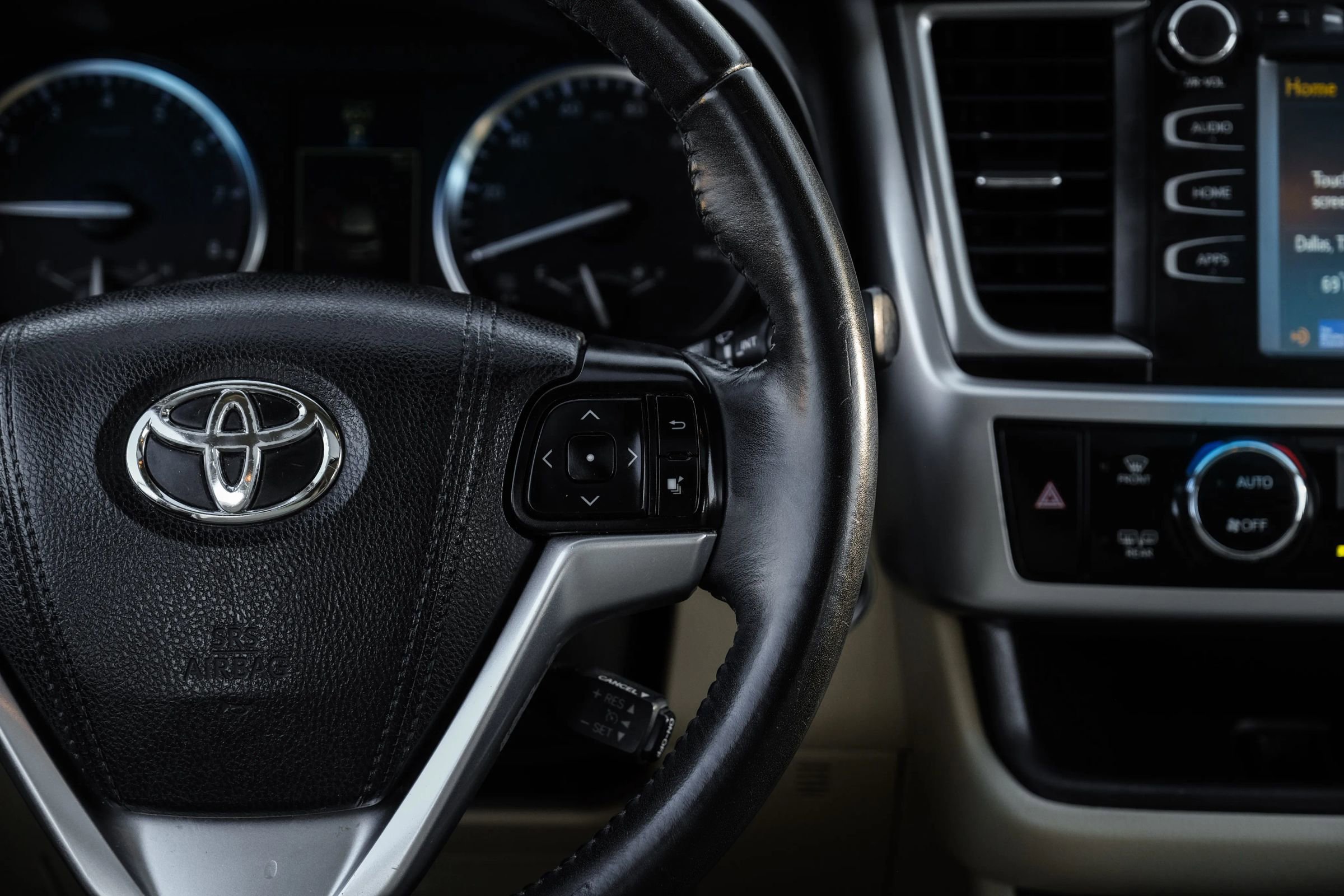 Used 2015 Toyota Highlander XLE image 19