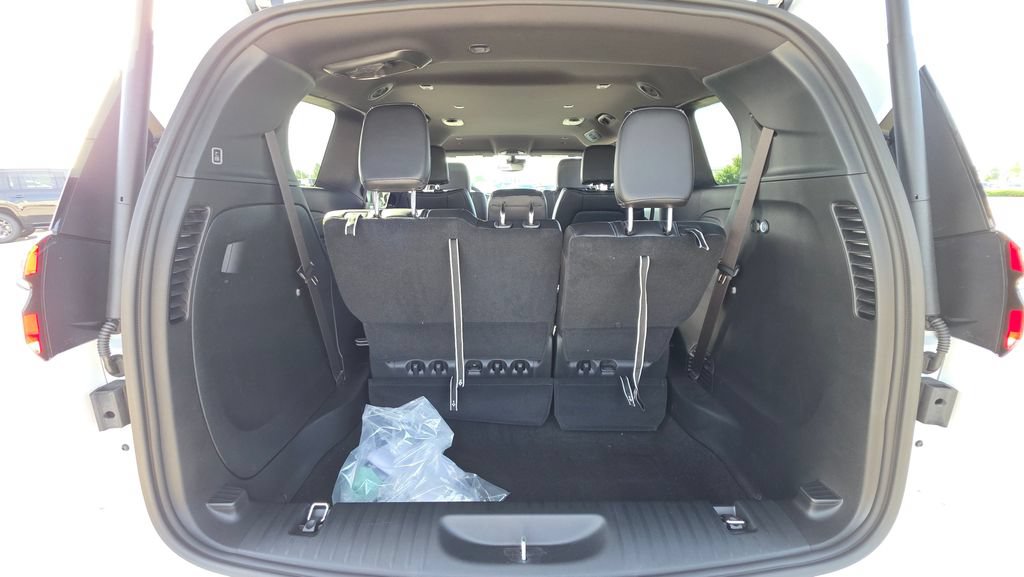 New 2027 Chrysler Pacifica Select FWD image 17
