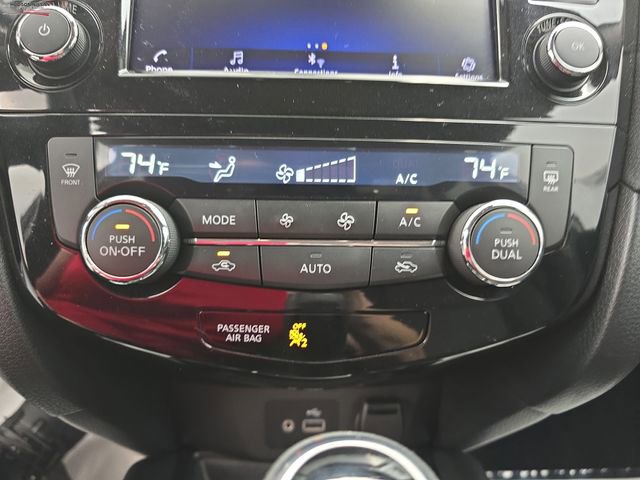 Used 2020 Nissan Rogue SV image 35