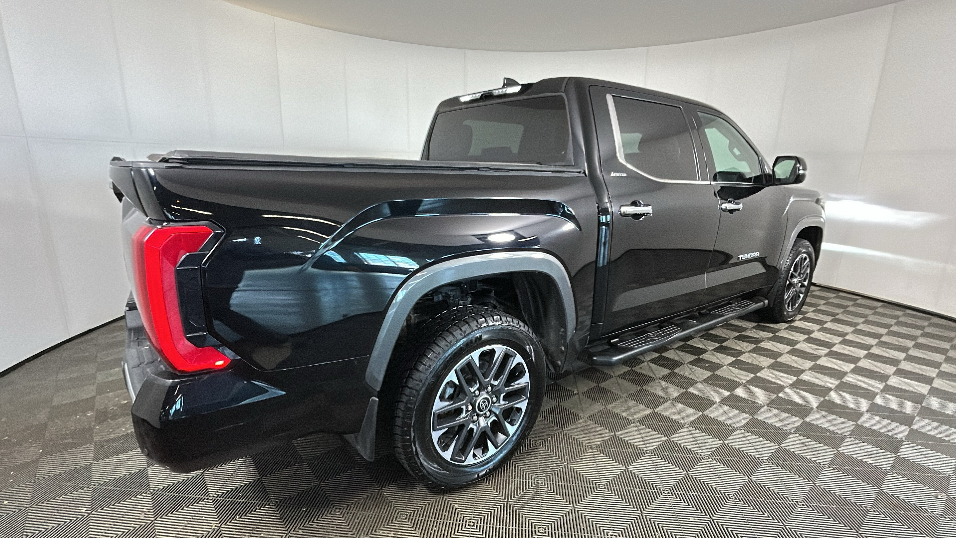 Used 2022 Toyota Tundra Limited AWD/4WD image 2