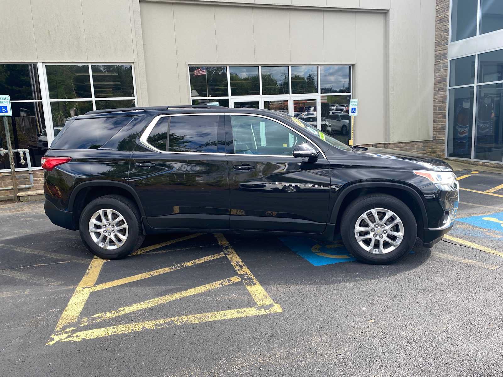 Used 2021 Chevrolet Traverse LT AWD/4WD image 15