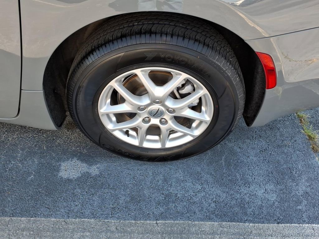 Used 2025 Chrysler Pacifica Select image 7