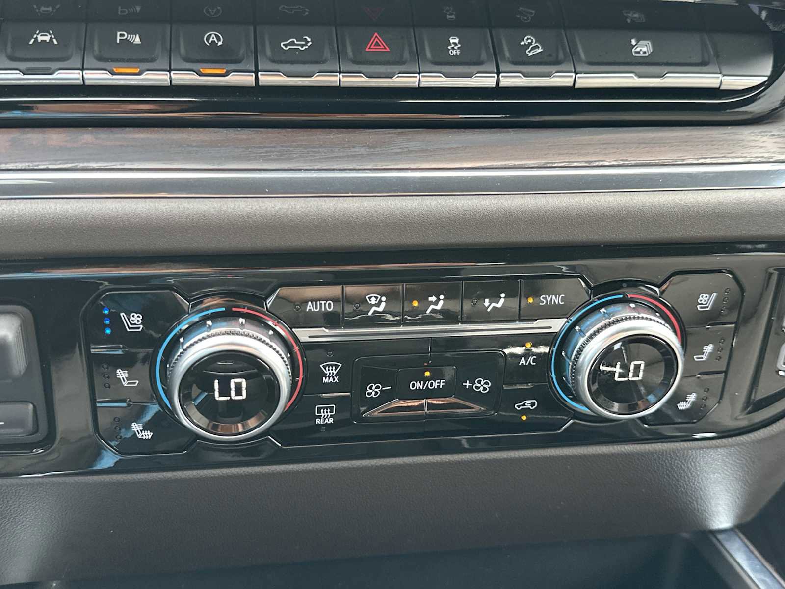 Used 2024 GMC Sierra 1500 SLT w/ SLT Premium Plus Package image 23