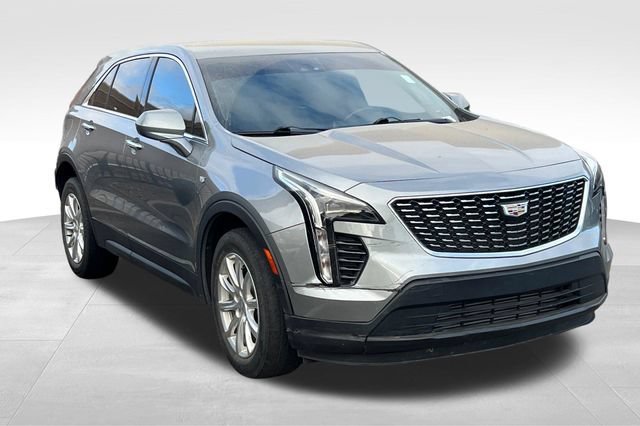 Used 2023 Cadillac XT4 Luxury w/ Cold Weather Package FWD image 2
