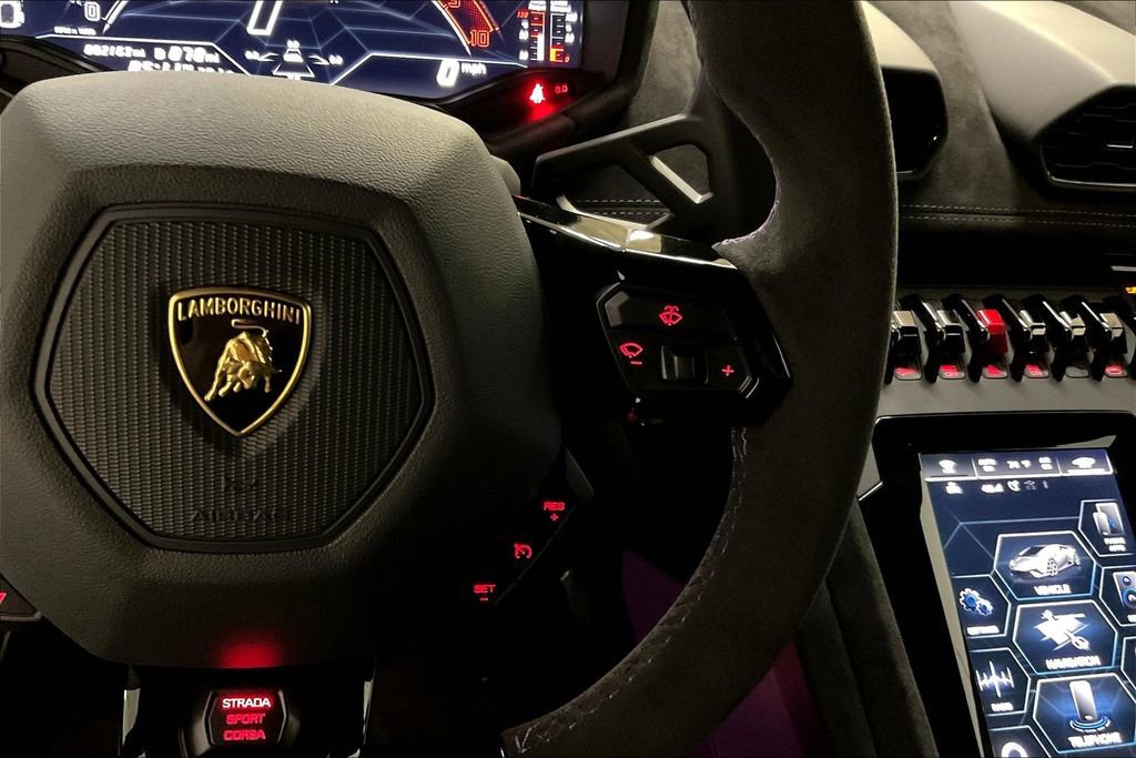 Used 2024 Lamborghini Huracan Tecnica image 24