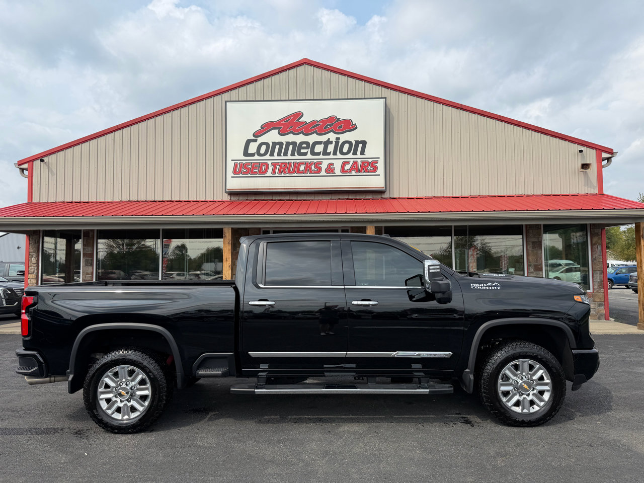 Used 2025 Chevrolet Silverado 2500 High Country w/ Technology Package image 3
