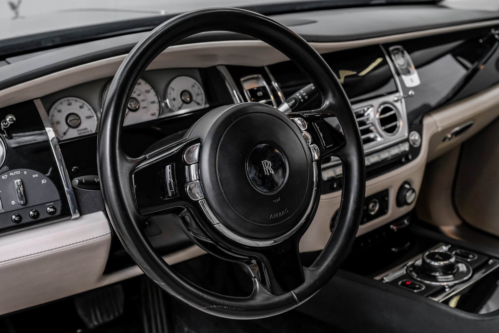 Used 2014 Rolls-Royce Ghost image 25