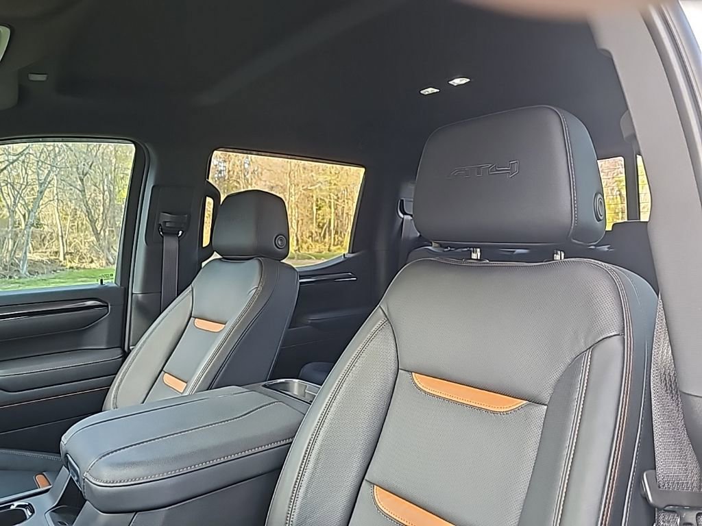 Used 2025 GMC Sierra 1500 AT4 w/ Technology Package image 12