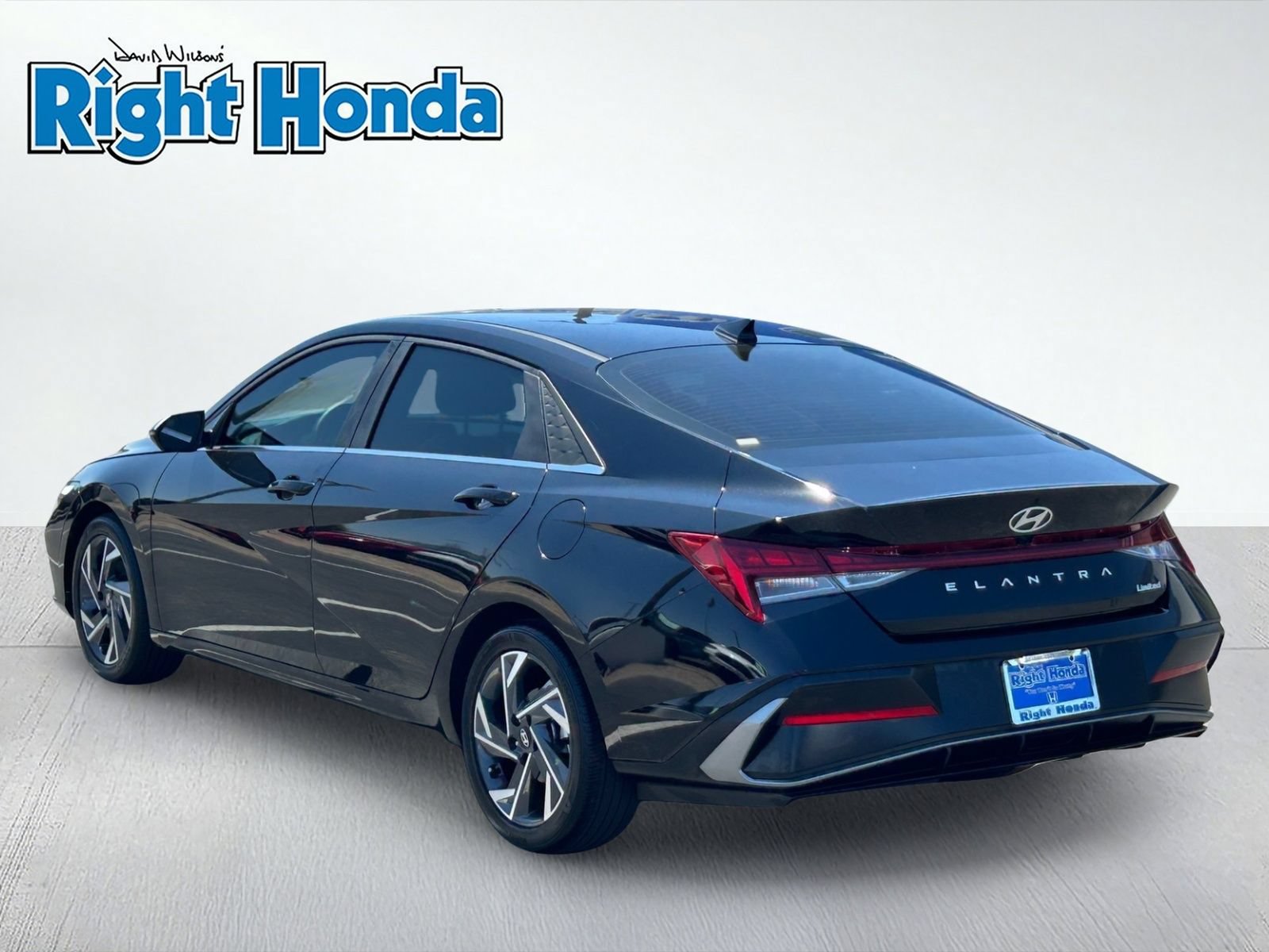 Used 2025 Hyundai Elantra Limited FWD image 4