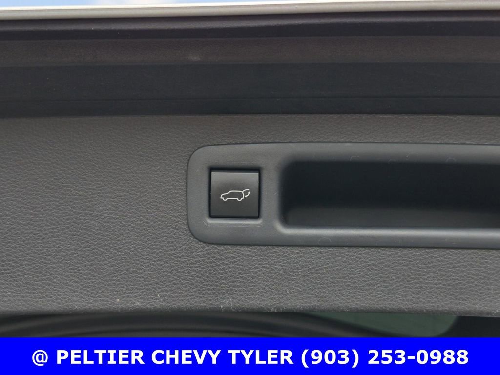 Used 2023 Toyota Highlander LE FWD image 9