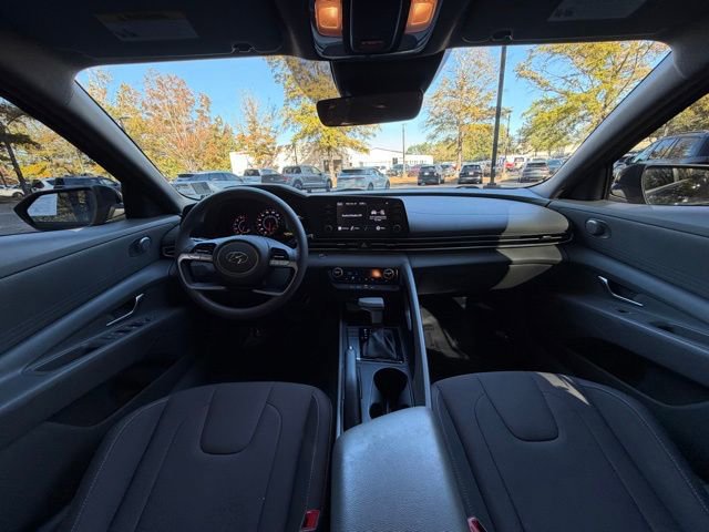 Used 2023 Hyundai Elantra SEL w/ Cargo Package image 6