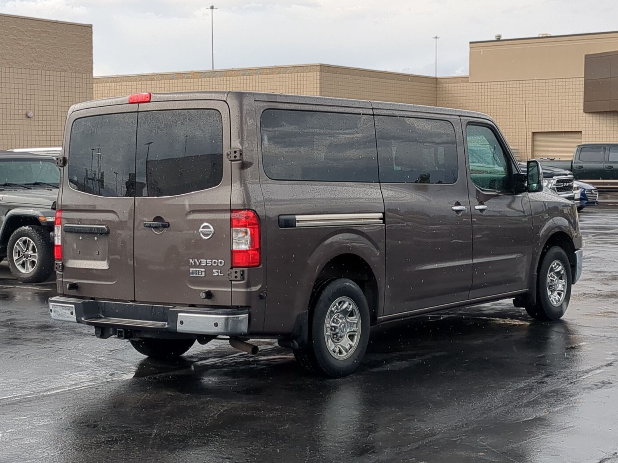 Used 2014 Nissan NV 3500 SL w/ Technology Package RWD image 3