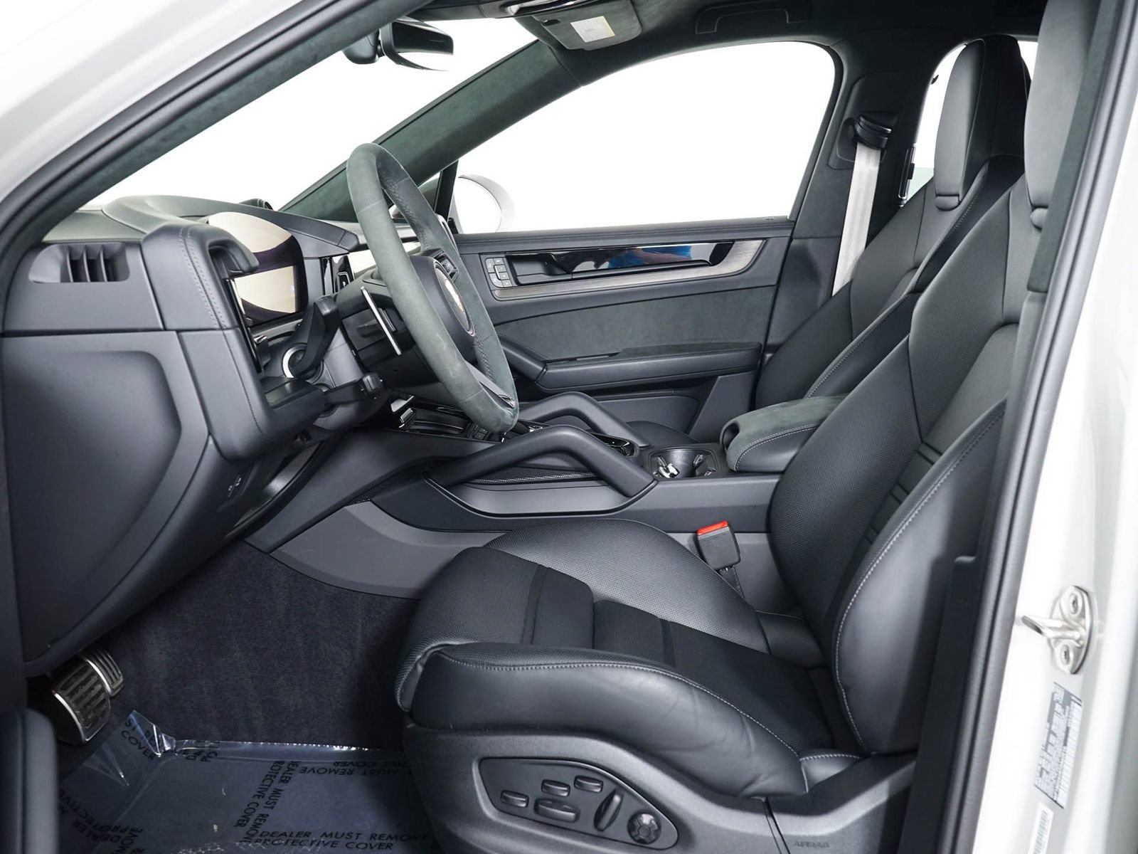 Used 2026 Porsche Cayenne GTS AWD/4WD image 5