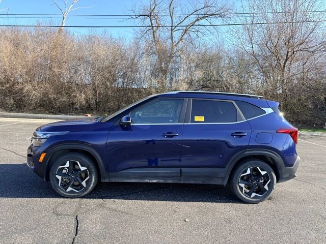 Certified 2025 Kia Seltos EX w/ EX Sunroof Package image 2