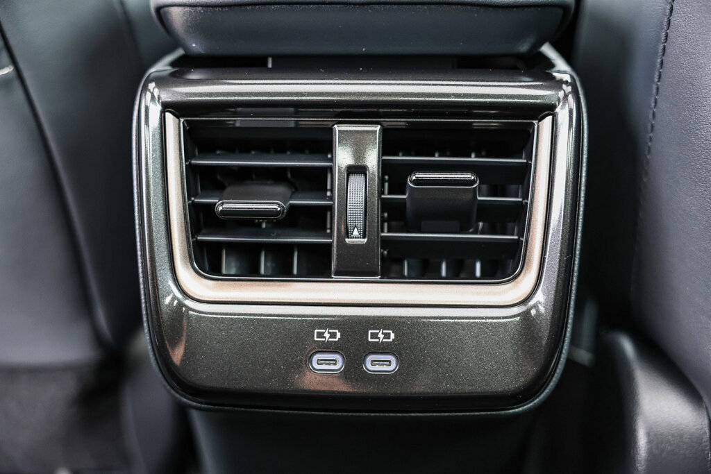 Certified 2026 Toyota Crown XLE w/ Advanced Technology Package AWD/4WD image 8