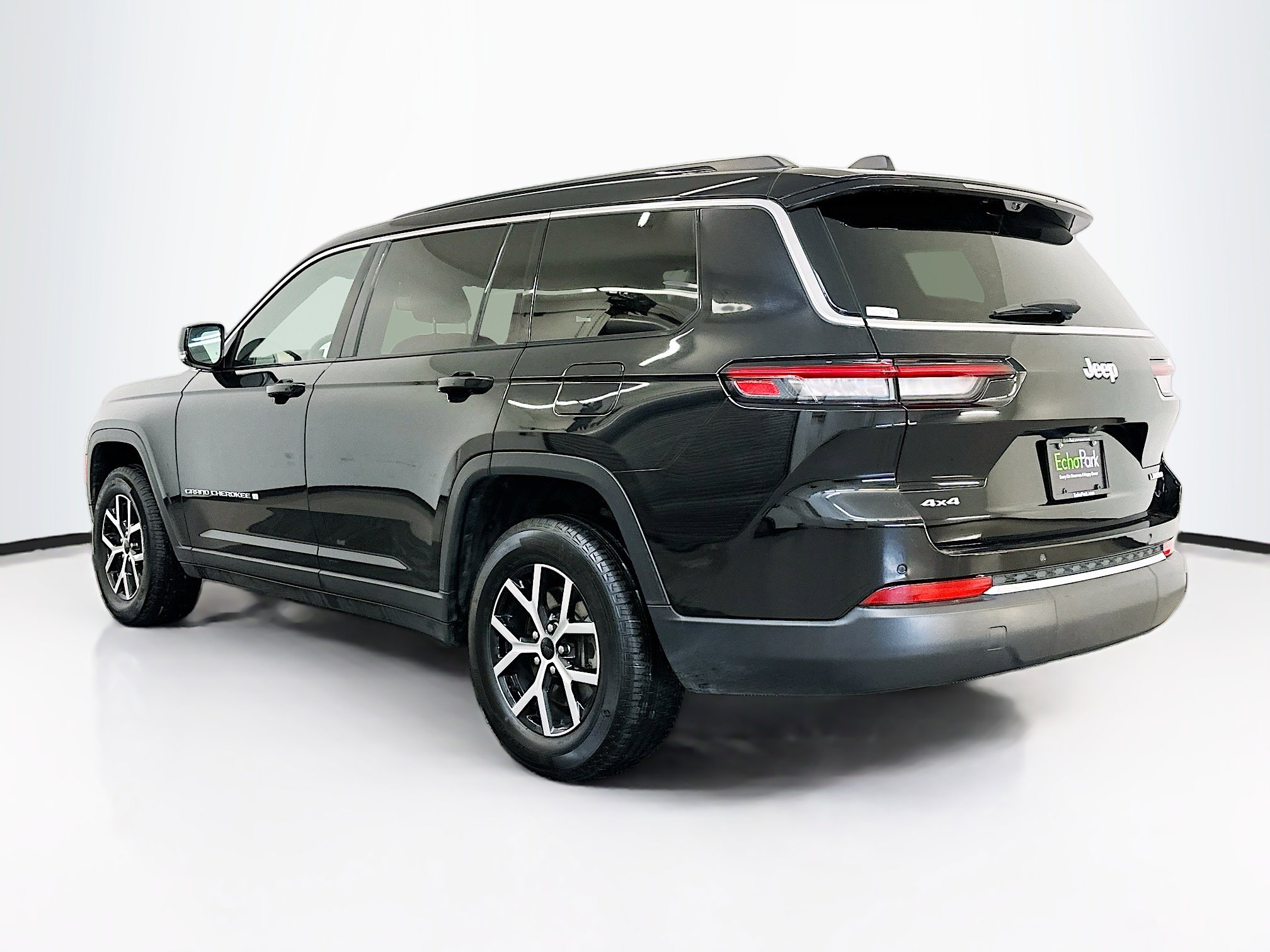 Used 2024 Jeep Grand Cherokee L Limited w/ Luxury Tech Group II image 5