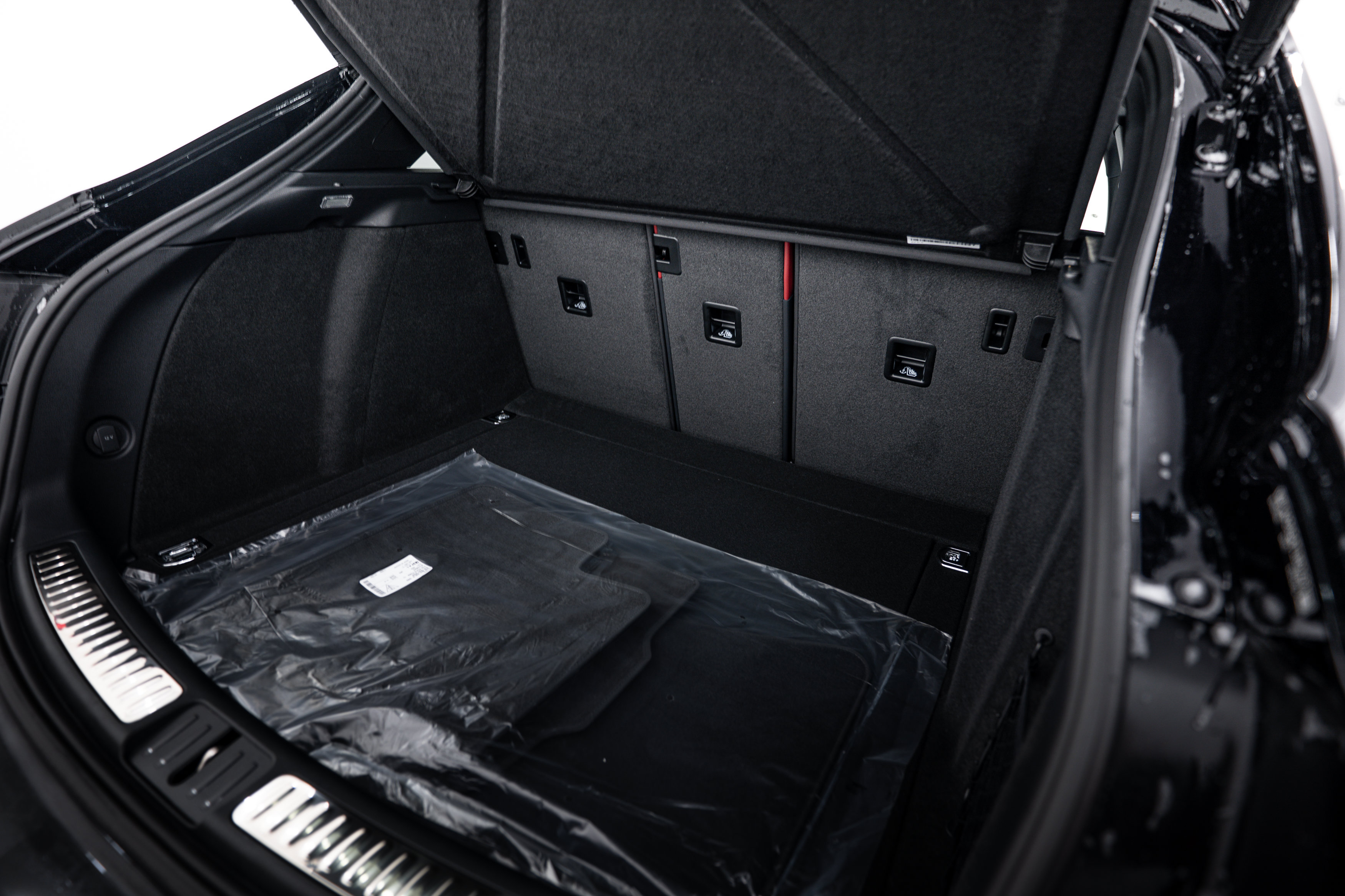 Certified 2026 Porsche Macan AWD/4WD image 26