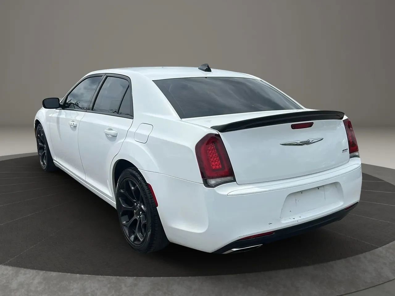 Used 2019 Chrysler 300 Touring w/ Sport Appearance Package RWD image 3