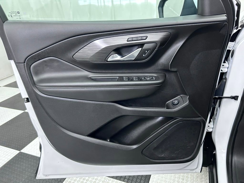 Used 2023 GMC Terrain SLT image 23
