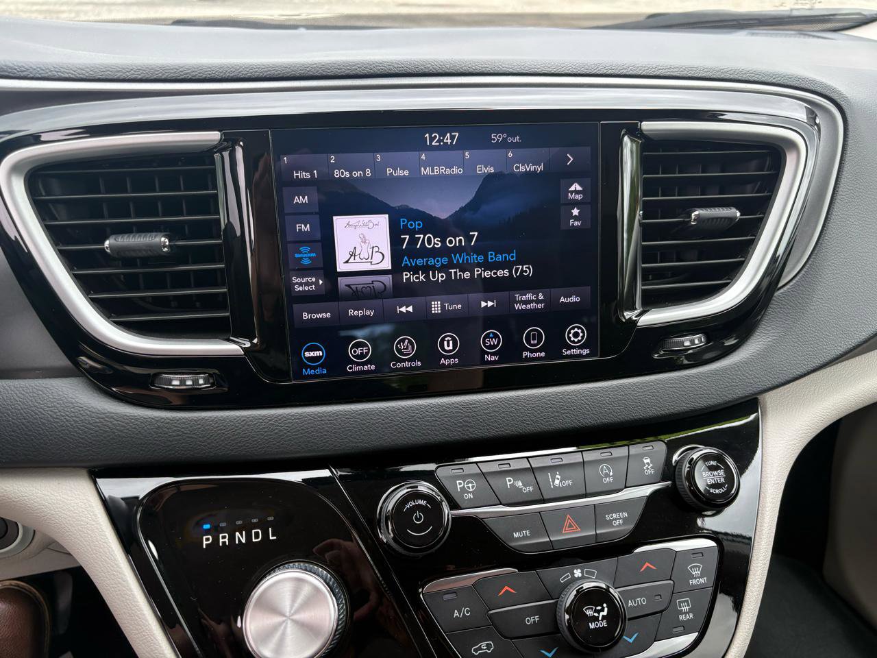 Used 2020 Chrysler Pacifica Touring w/ Advanced Safetytec Group FWD image 18