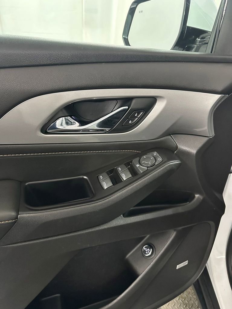 Used 2019 Chevrolet Traverse RS image 9