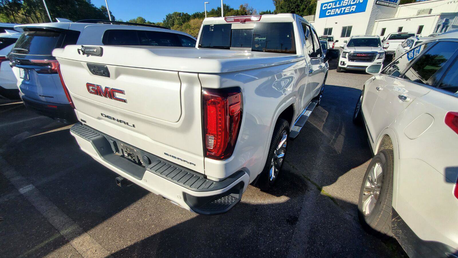 Used 2024 GMC Sierra 1500 Denali w/ Technology Package AWD/4WD image 9