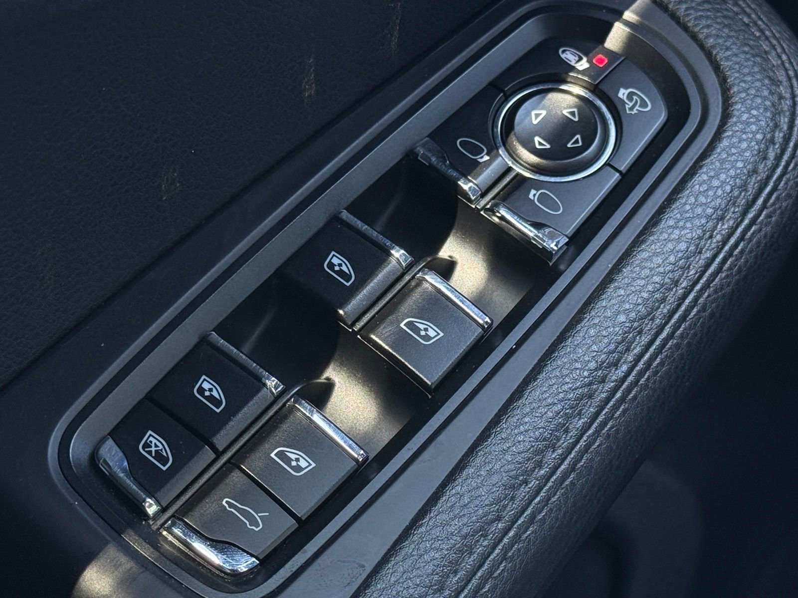 Used 2020 Porsche Macan S image 31