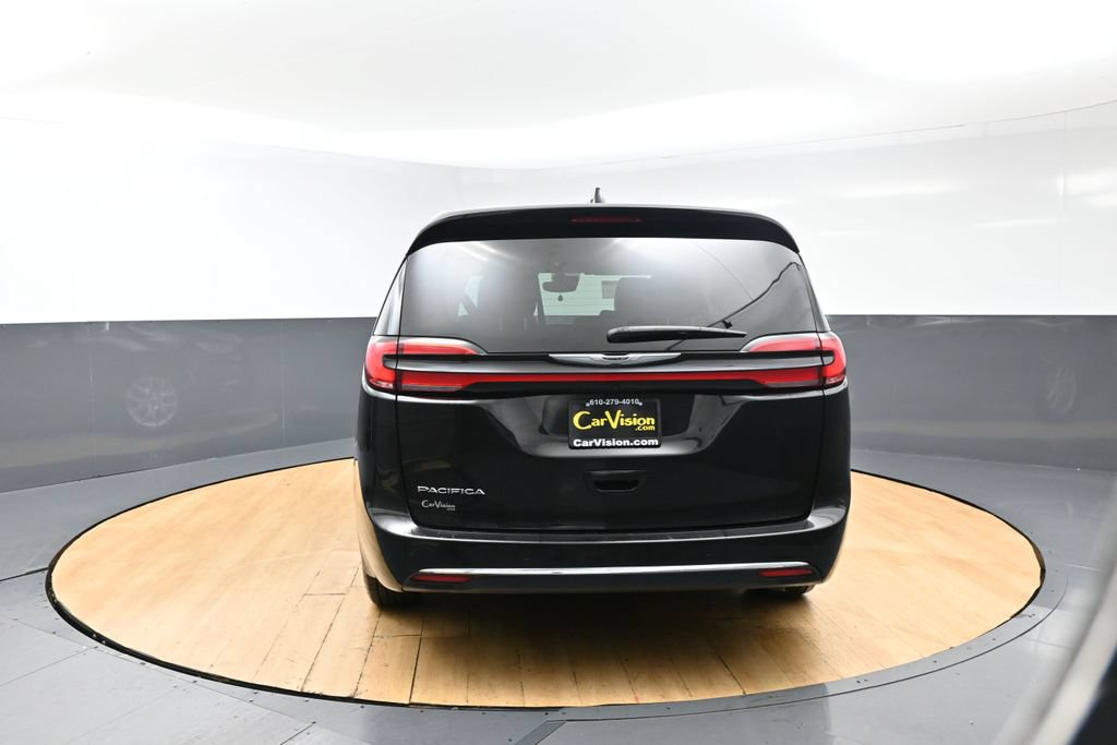 Used 2025 Chrysler Pacifica Select FWD image 3