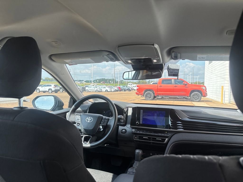 Used 2025 Toyota Camry LE image 27